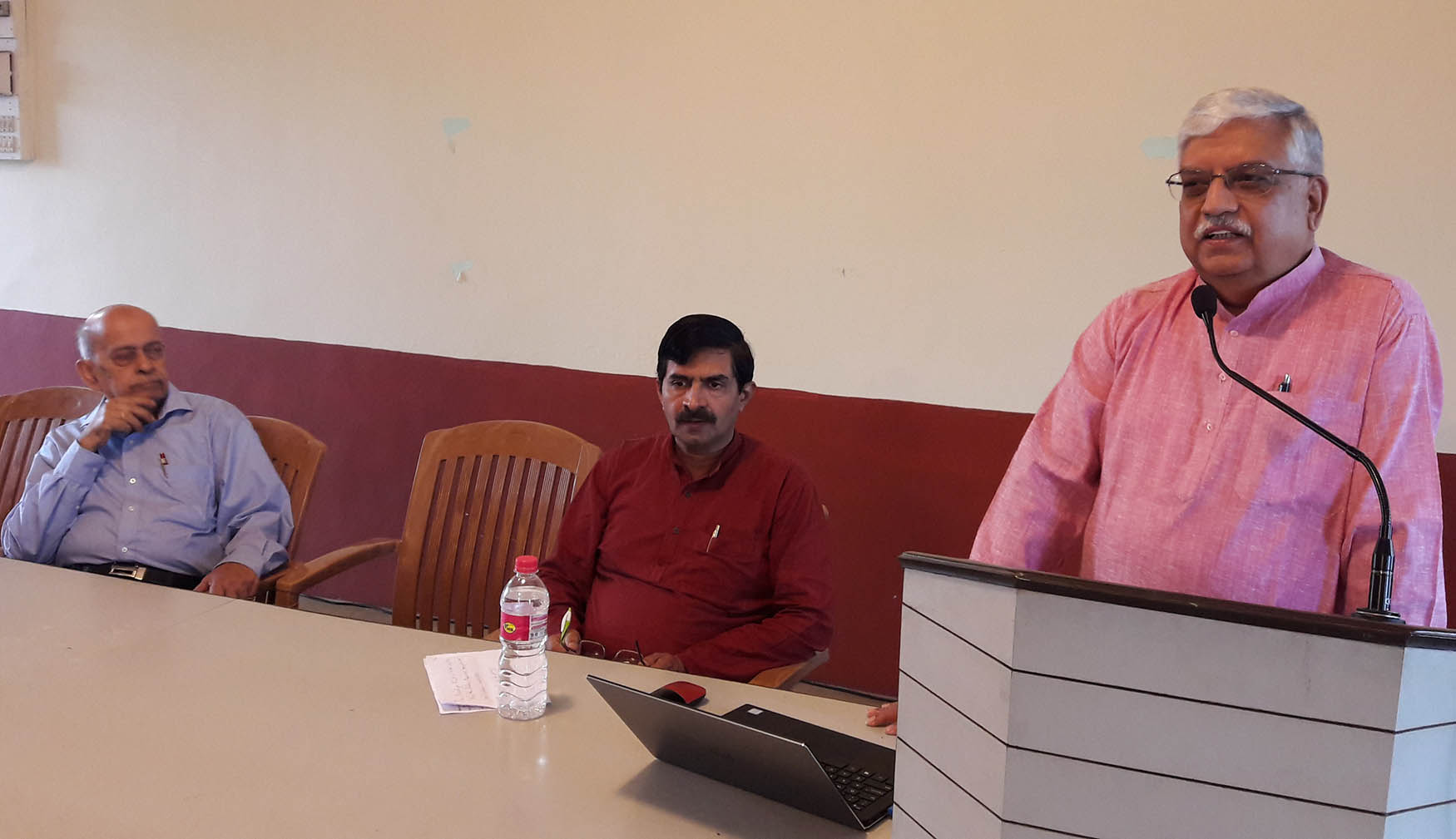 ಭಾಷೆ ಬೆಳೆಯಲು ಮಮತೆ, ಅಭಿಮಾನ ಮುಖ್ಯವಲ್ಲ: ಭಾಷಾ ವಿಜ್ಞಾನಿ ಎಸ್.ಎನ್.ಶ್ರೀಧರ್